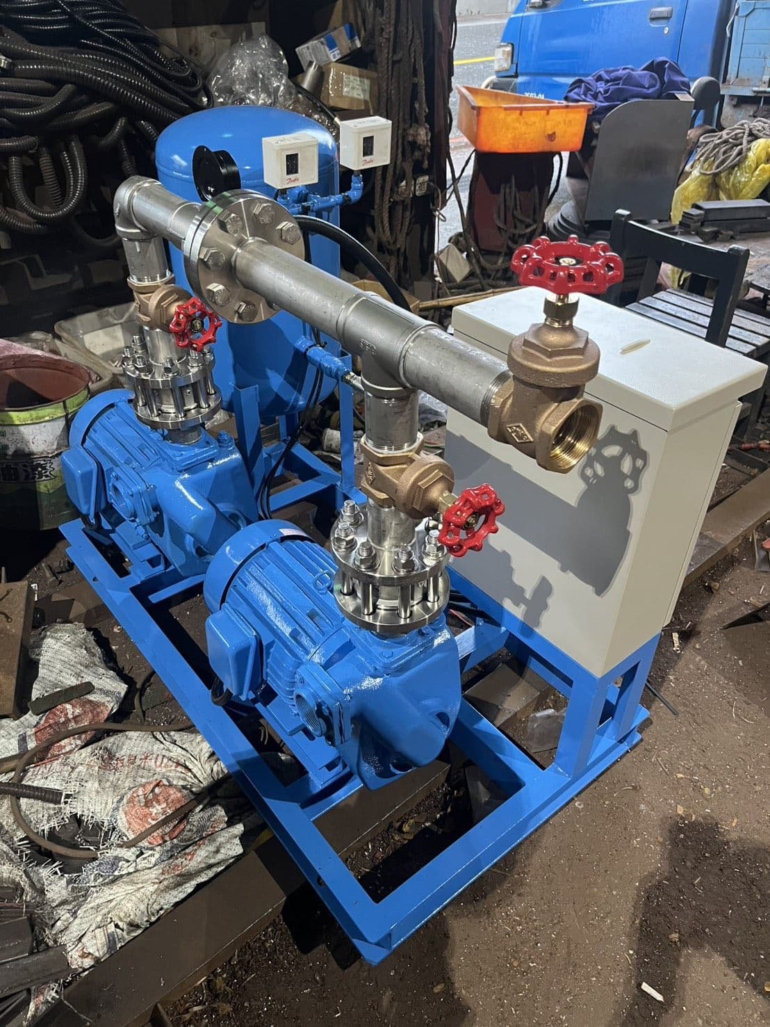 Blue pump assembly