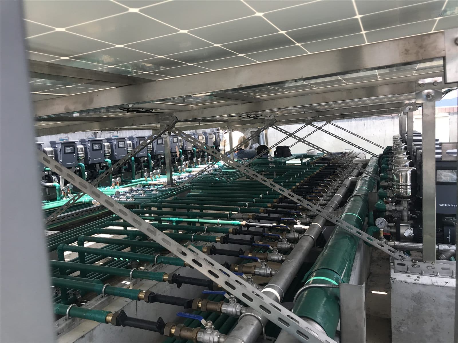泵浦設備與管路系統現場