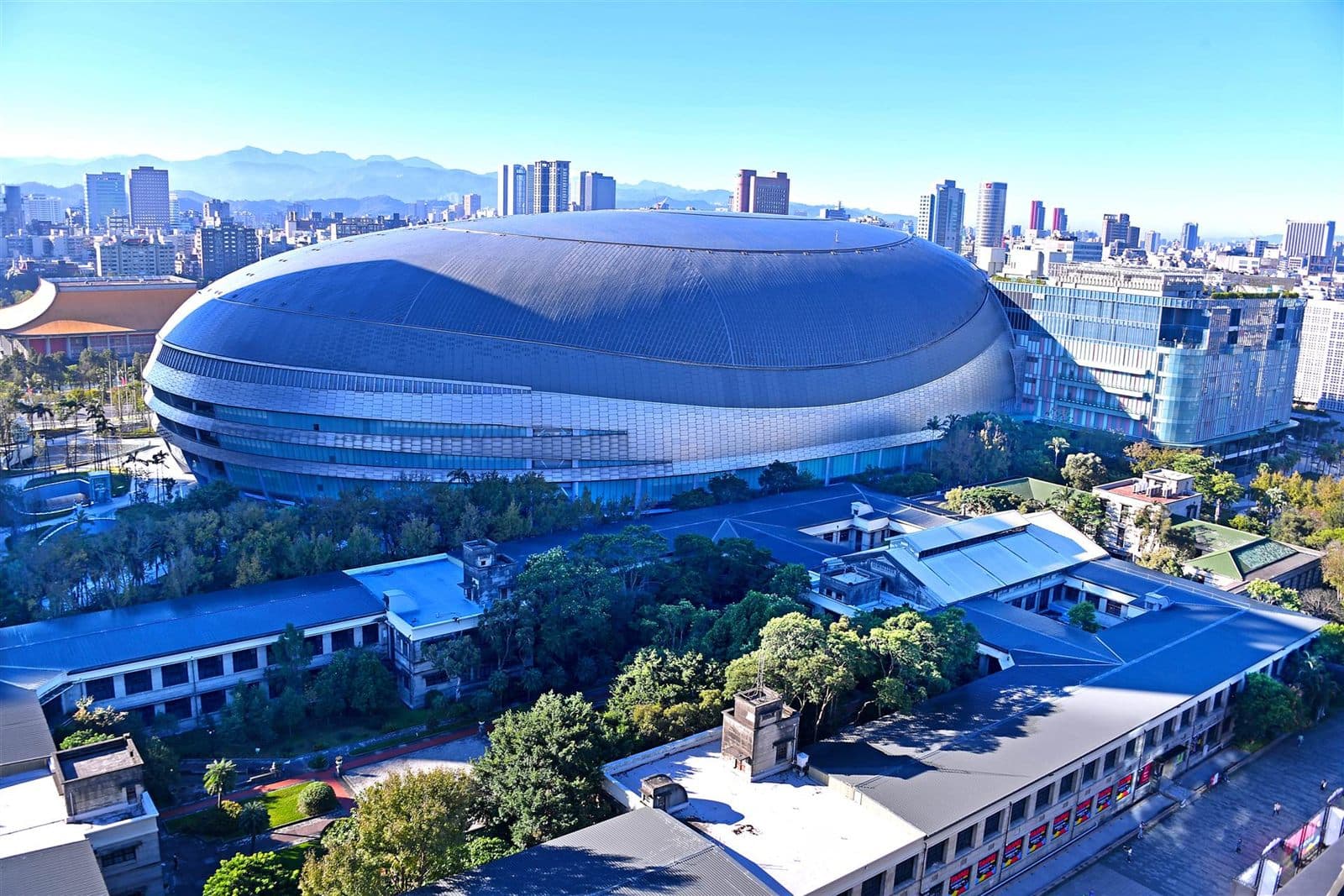 大型建築外觀工程現場